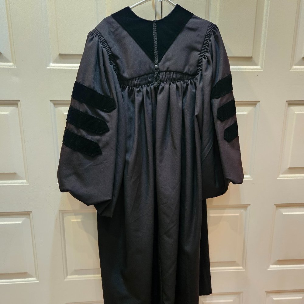 Doctoral Graduation Tam & Gown, Size 48 (5'3"-5'5")